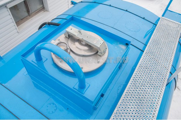 Заливная горловина цистерны