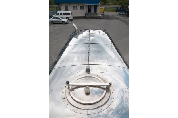 Крышка люка горловины