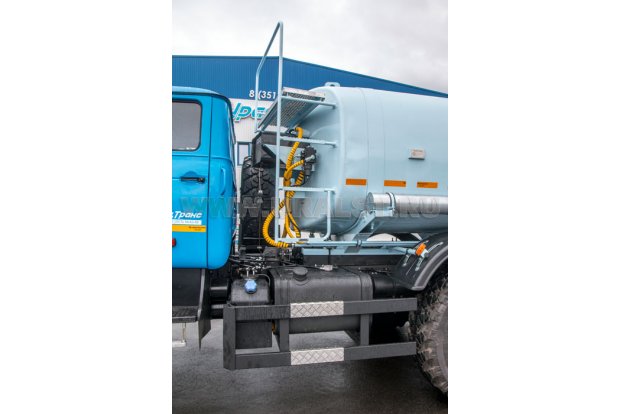 Лестница на площадку обслуживания