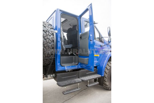 Дверь для пассажиров 