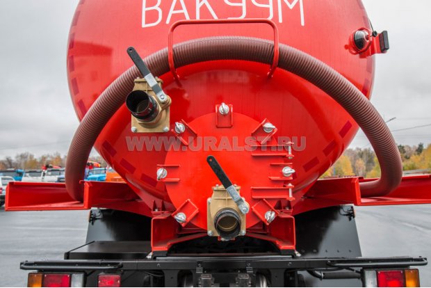 Сливной-заборный узел емкости