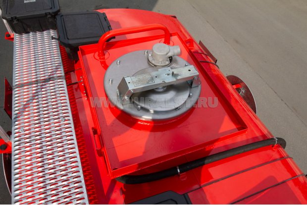 Заливная горловина цистерны