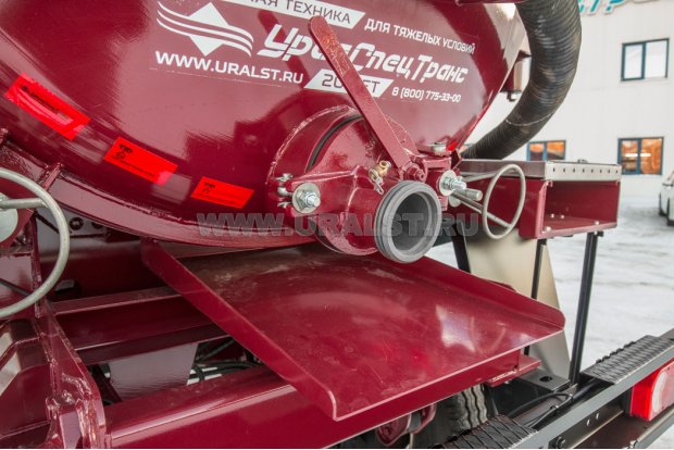 Сливной узел емкости