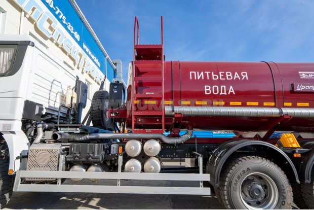 Лестница для подъема на площадку обслуживания цистерны