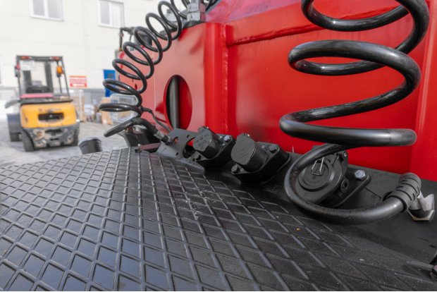 Разъемы пневмо-электро системы тягача