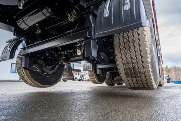 Две передние подъемные оси