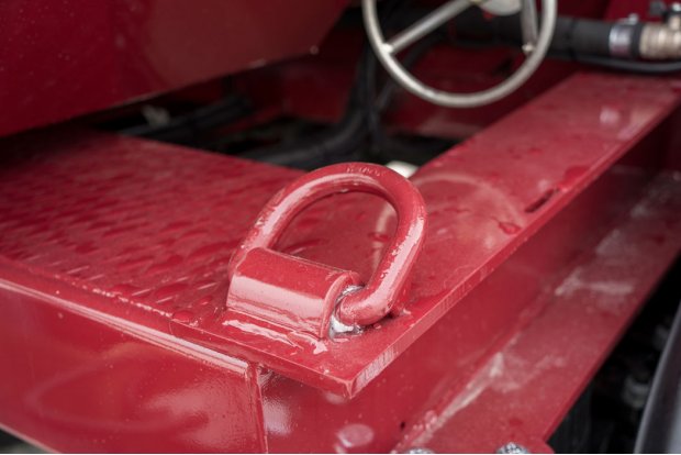 Буксировочная проушина