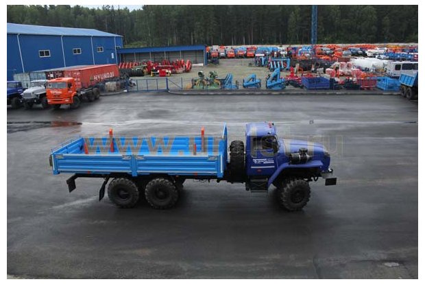 Бортовой автомобиль Урал 4320 с раздвижными кониками