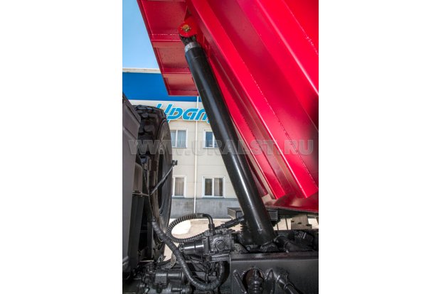 Cамосвал Урал с задним бортом