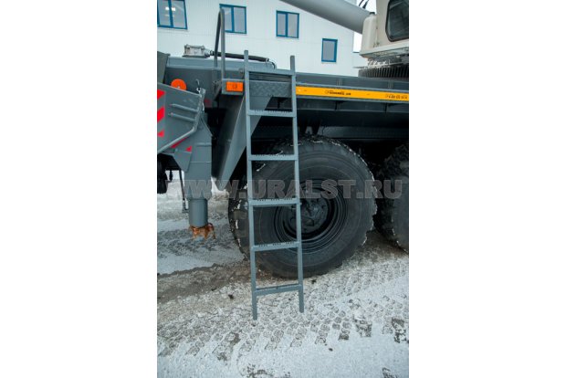 Лестница к месту оператора