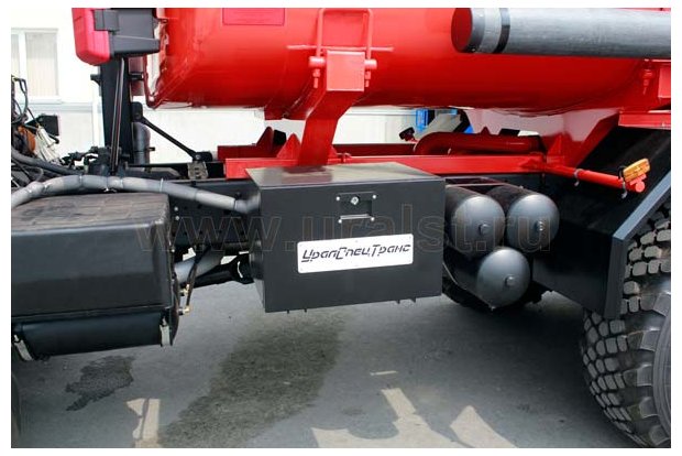 Ящик для инструмента автотопливозаправщика