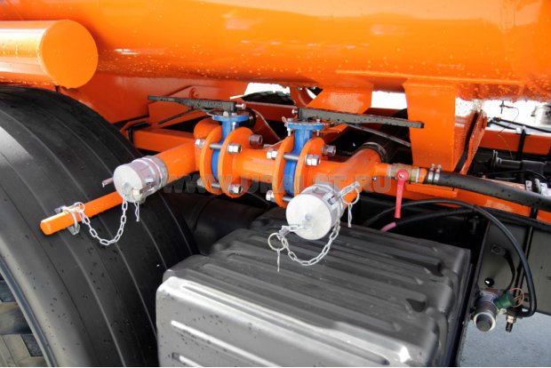 Сливной трубопровод цистерны