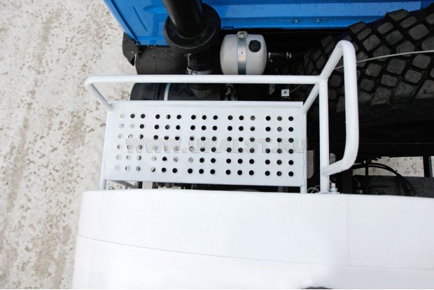 Площадка обслуживания заливной горловины