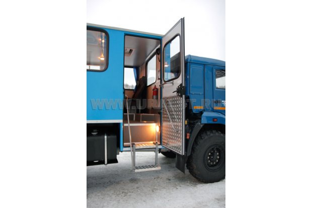 Входная группа вахтового автобуса Камаз