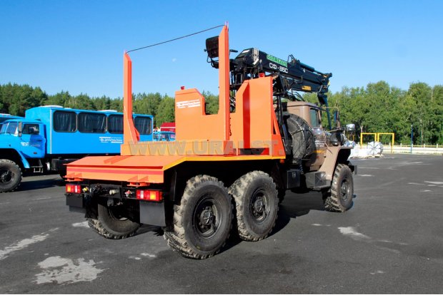 Лесовозный тягач Урал-М с ГМ СФ-85С