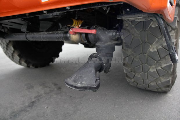 Форсунка передней поливомоечной рейки