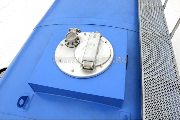 Заливная горловина цистерны