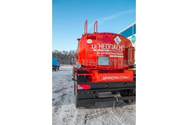 Лестница на площадку обслуживания цистерны