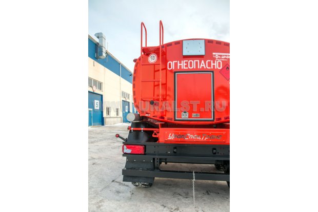 Лестница на площадку обслуживания цистерны