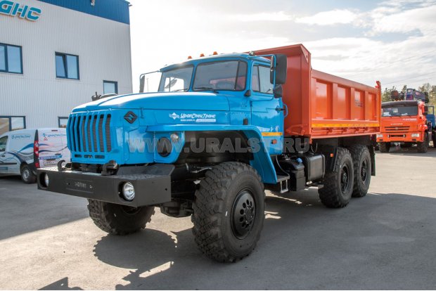 Самосвал Урал 5557-60Е5 с трёхсторонней разгрузкой