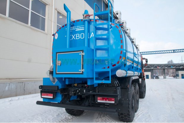 Лестница на площадку обслуживания