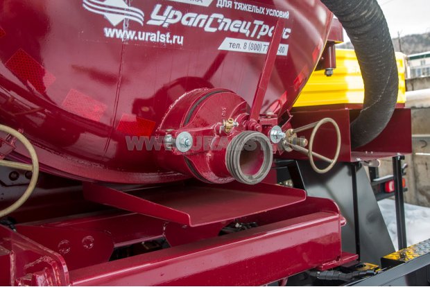 Приемный лючок