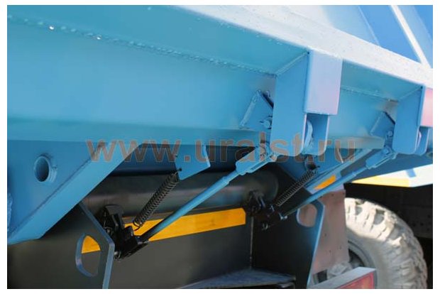 Самосвал Урал