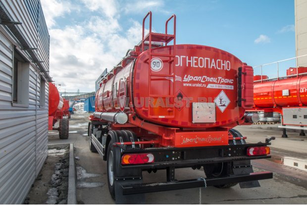 Лестница на площадку обслуживания