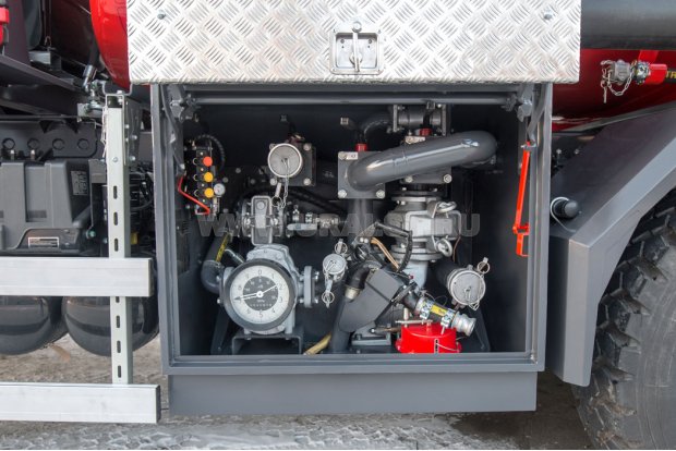 Узел выдачи топлива и система раздачи топлива