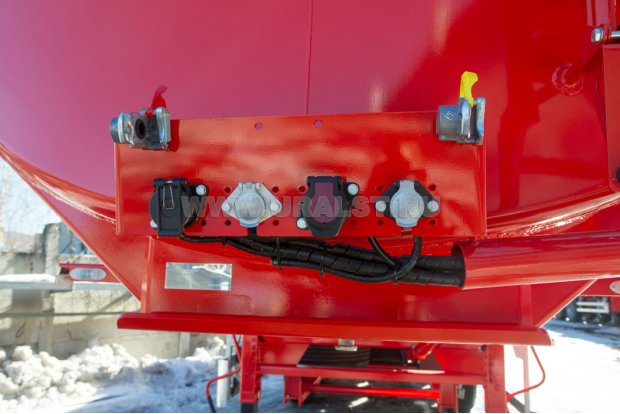 Разъемы для соединения электросистемы и пневмосистемы полуприцепа и тягача