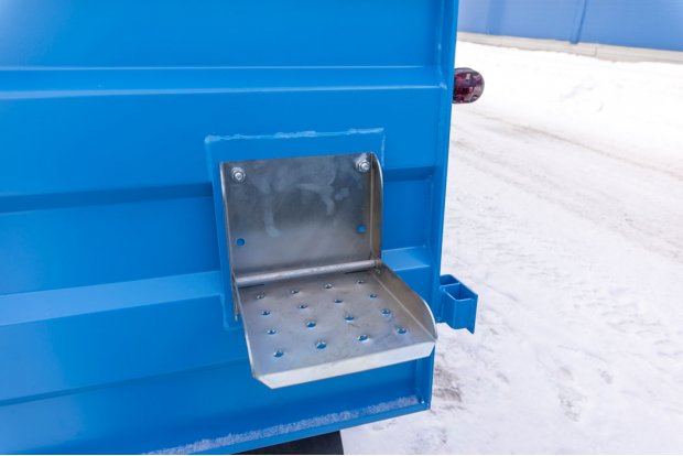 Ступень для подъема на грузовую платформу