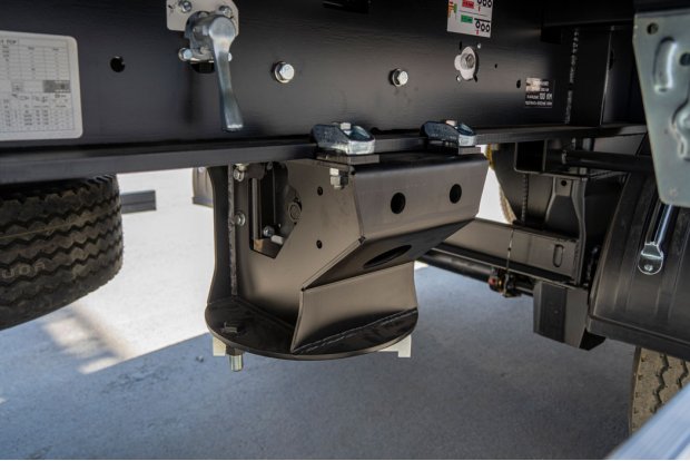 Крепление для второго запасного колеса