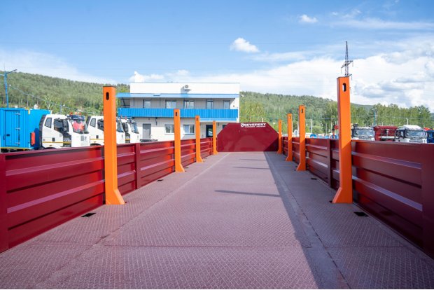 Грузовая платформа полуприцепа