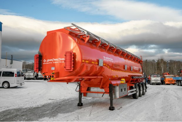 Полуприцеп цистерна для ГСМ (бензовозы) безрамная для вездеходов ППЦ 40К-32-4