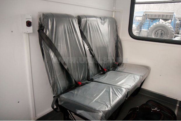 Сиденья с ремнями безопасности