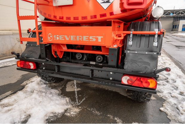 Заднее защитное устройство 