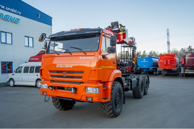 Седельный тягач с КМУ ИТ-150 (тросовый)