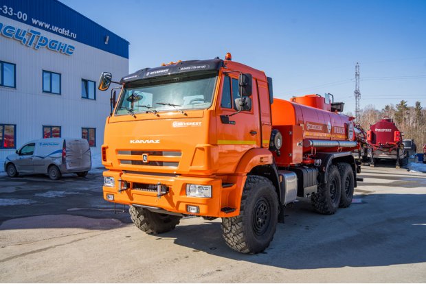 Автотопливозаправщик АТЗ-11Б