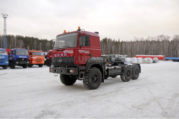 Седельный тягач Урал 44202-3511-82МА11 ЛВЖ