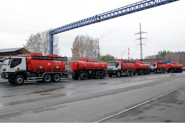 АТЗ-20-2 IVECO TRAKKER УСТ-5453 и Прицеп–цистерна ПЦ-20 УСТ–94651