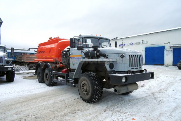 Автотопливозаправщик АТЗ-9
