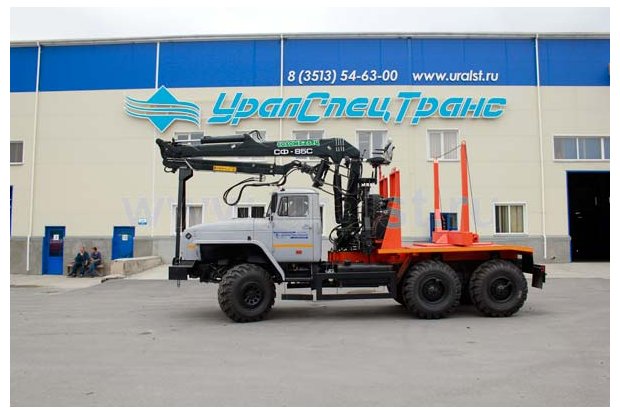 Лесовоз Урал с гидроманипулятором