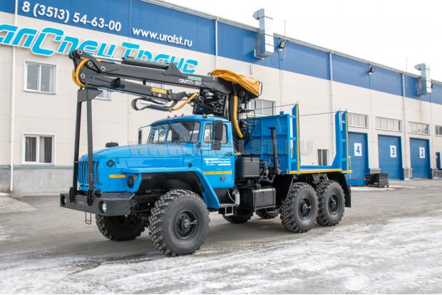 Лесовозный тягач Урал-М с ГМ ОМТЛ-97