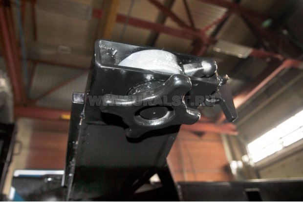 Фитинги контейнеровозной платформы