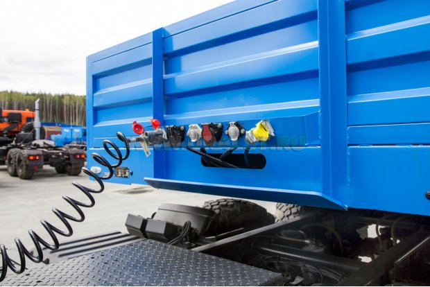 Разъемы пневматичиеской системы и электрической сети