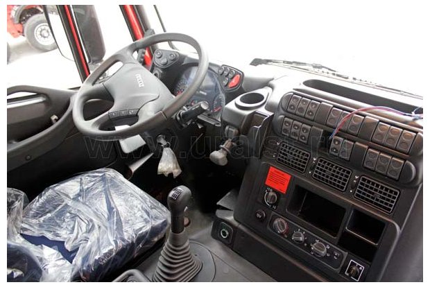 Приборная панель IVECO TRAKKER AD-N380T