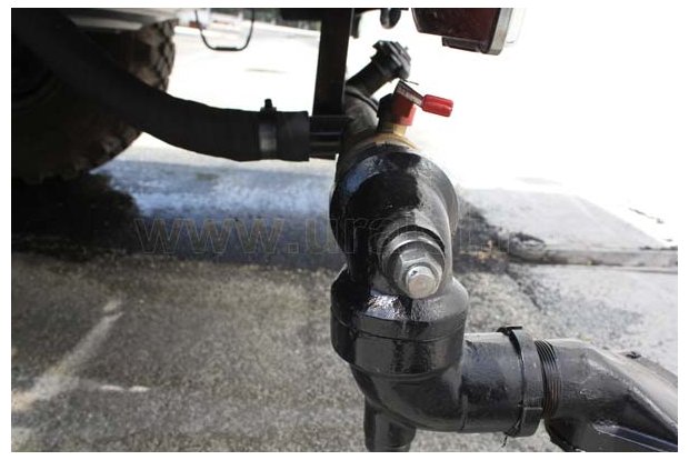 Передняя поливомоечная рейка на автомобиле Камаз