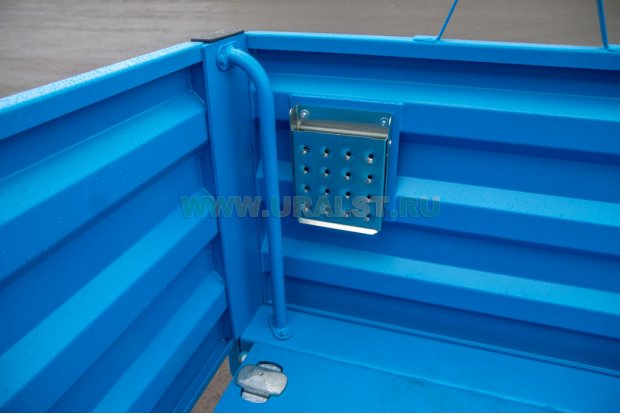 Складная ступень для подъёма на грузовую платформу