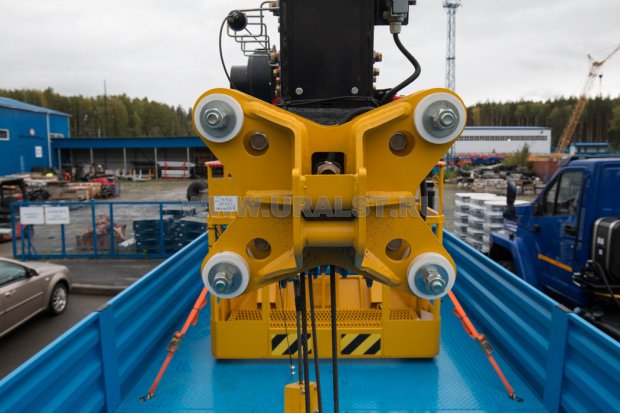 Кронштейн крепления люльки