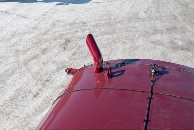 Патрубок обогрева цистерны выхлопными газами